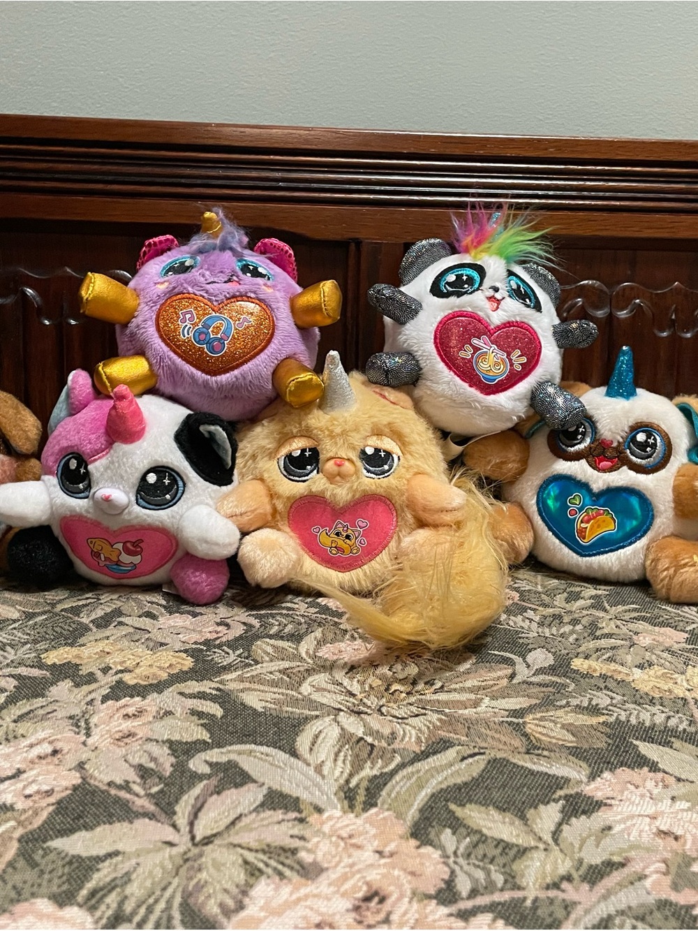 7 Zuru Rainbocorns small plush